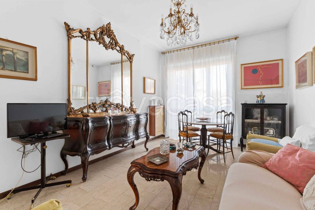 appartamento in vendita a Milano in zona Bocconi