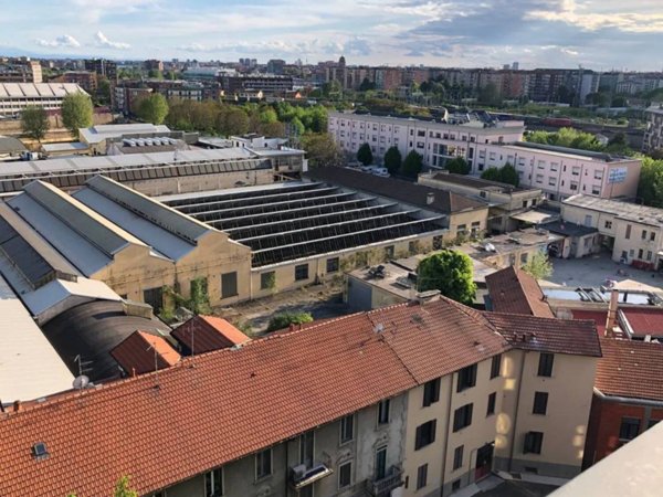 locale commerciale in vendita a Milano in zona Lambrate