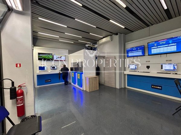negozio in vendita a Milano in zona Casoretto