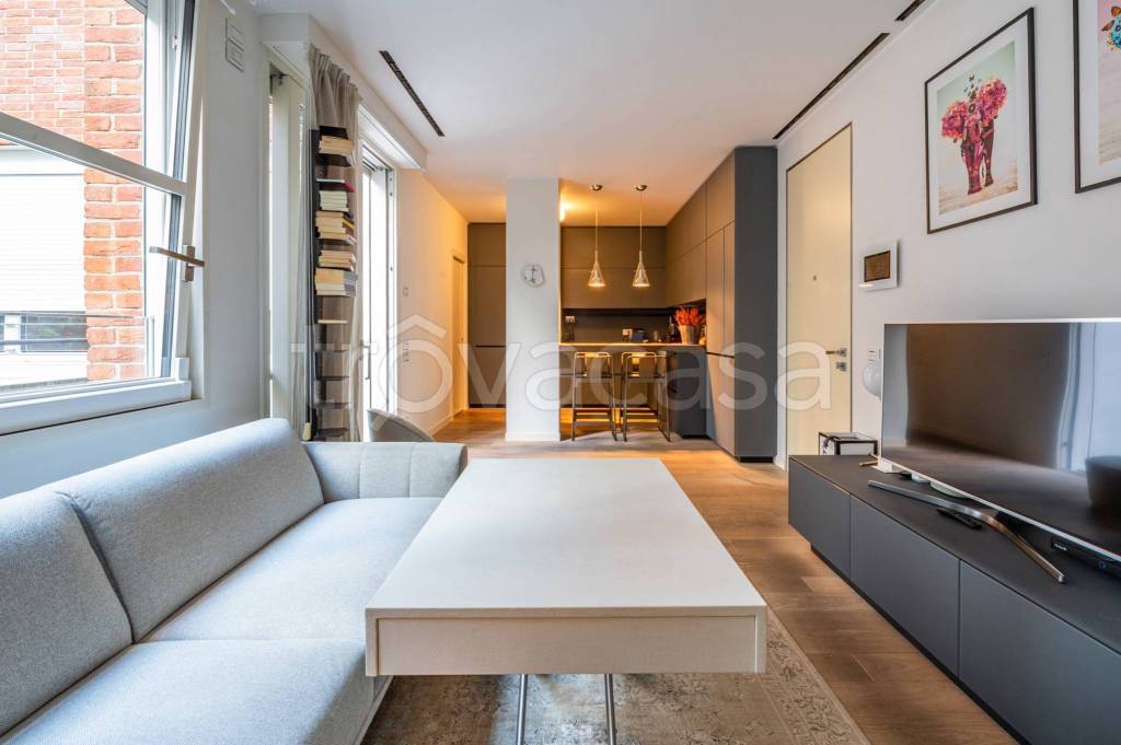appartamento in vendita a Milano in zona Cadorna