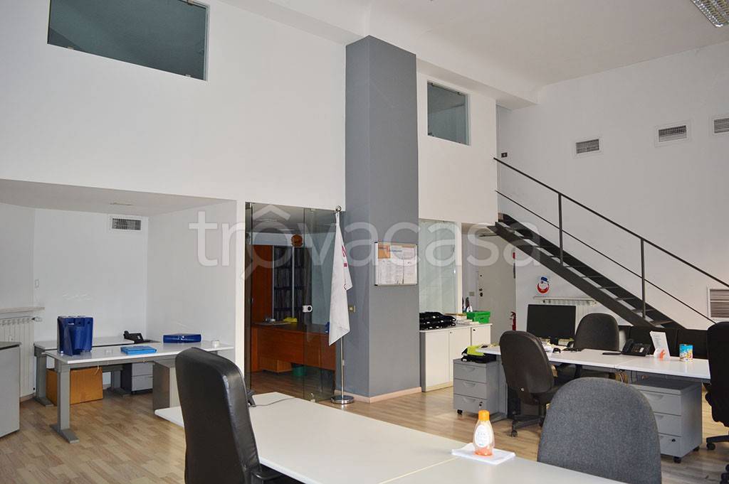 negozio in vendita a Milano in zona Piazzale Lodi