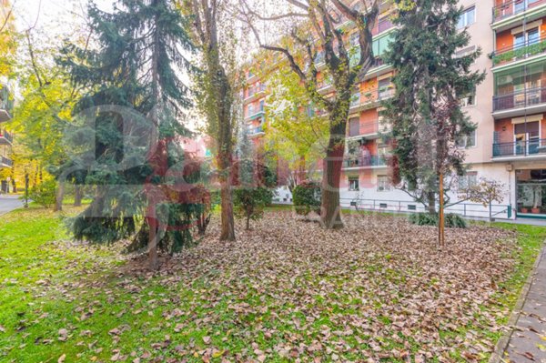 appartamento in vendita a Milano in zona Famagosta