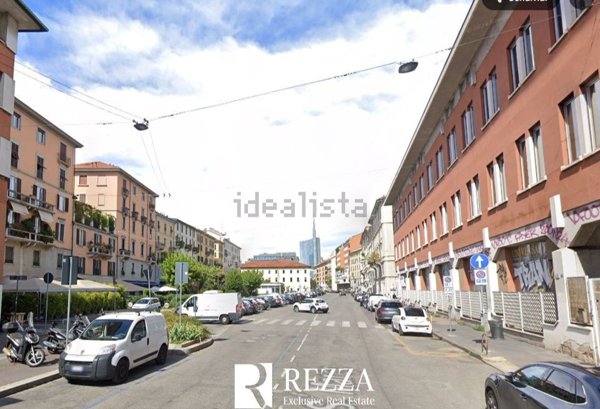 locale commerciale in vendita a Milano in zona Porta Nuova