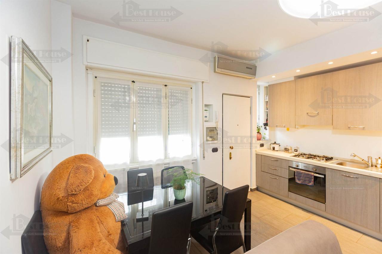 appartamento in vendita a Milano in zona Sempione