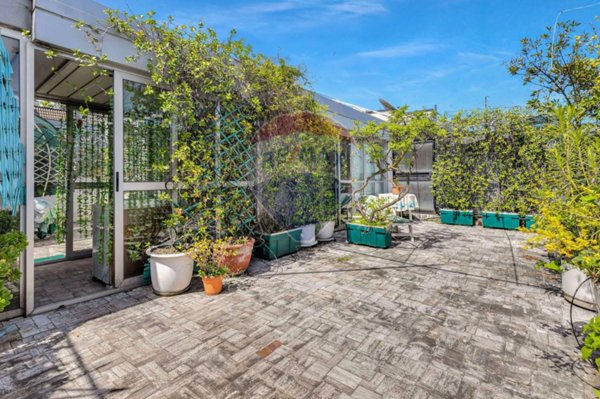 appartamento in vendita a Milano in zona Segnano