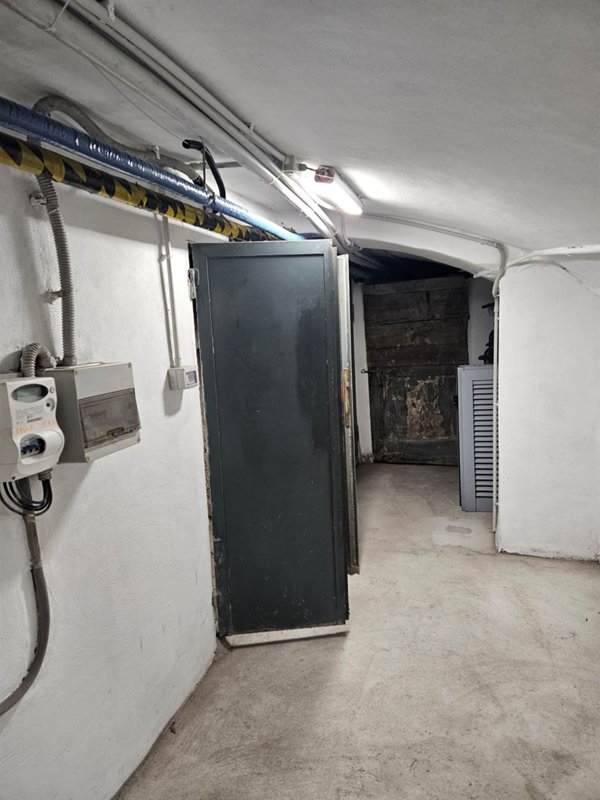 locale di sgombero in vendita a Milano in zona Bocconi