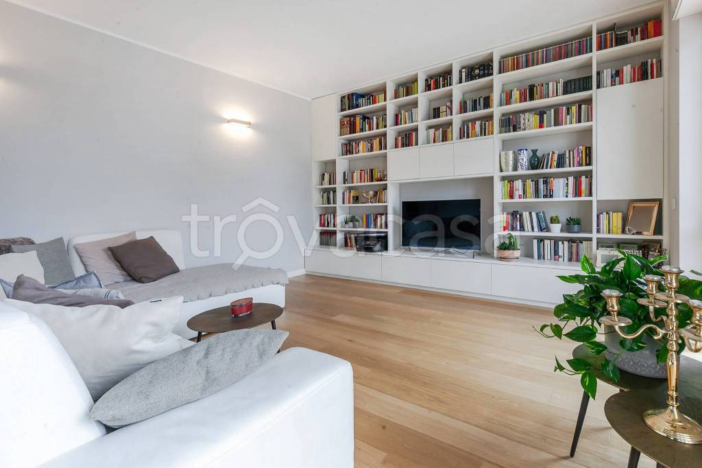 appartamento in vendita a Milano in zona Città Studi