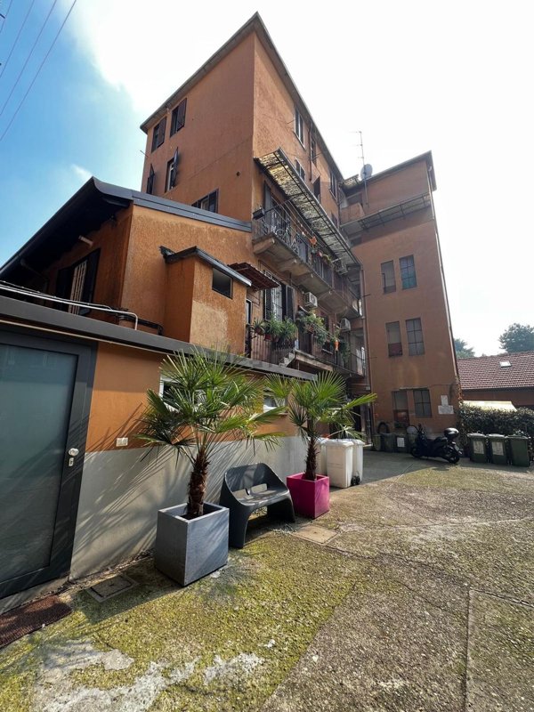 appartamento in vendita a Milano in zona Ronchetto sul Naviglio