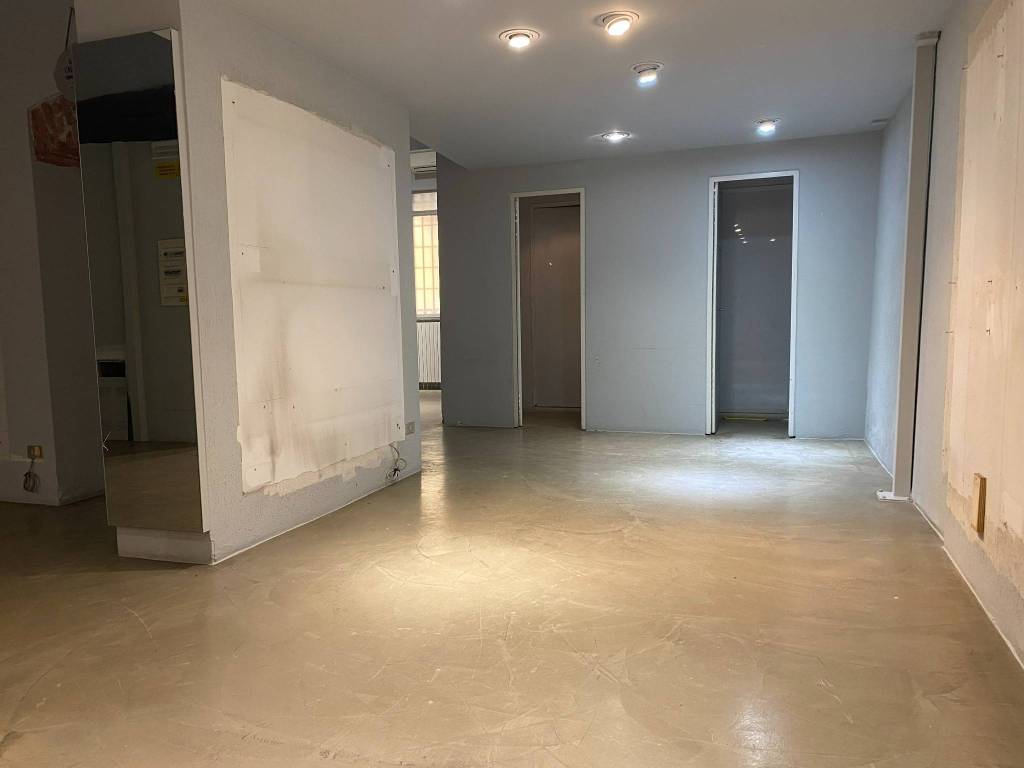 ufficio in vendita a Milano in zona Porta Ticinese