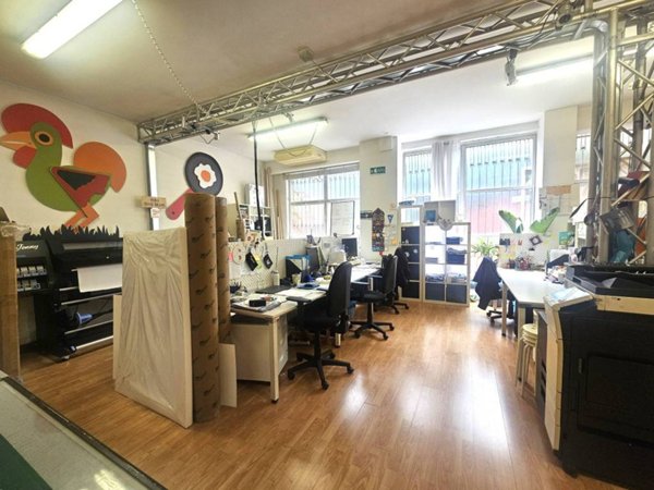 ufficio in vendita a Milano in zona Isola