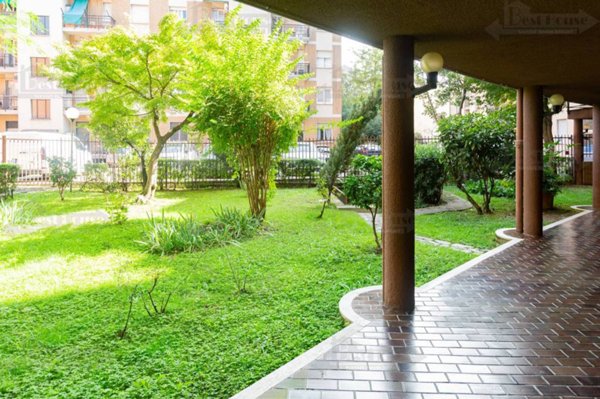 appartamento in vendita a Milano in zona Feltre