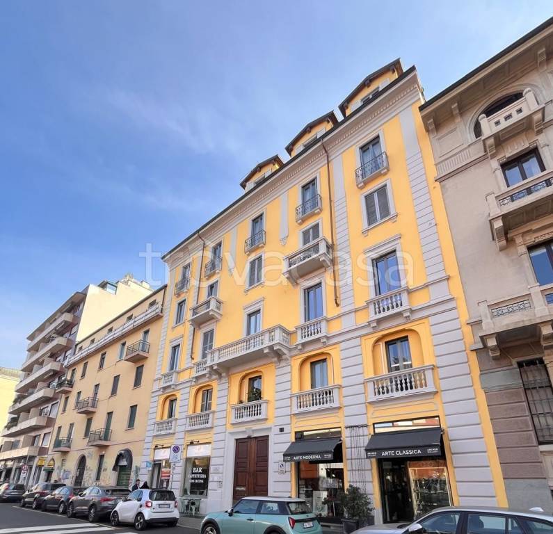 appartamento in vendita a Milano in zona Sant'Ambrogio