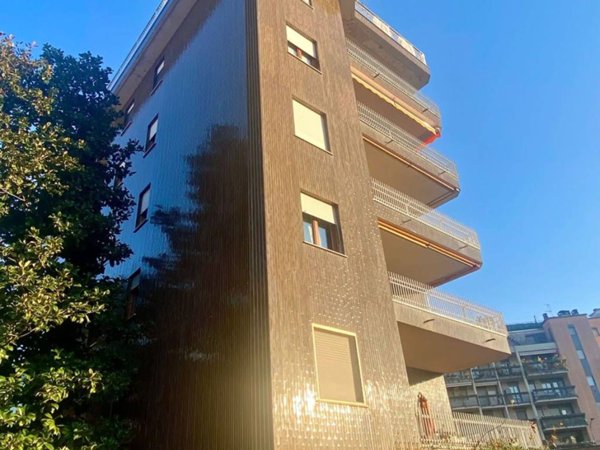 appartamento in vendita a Milano in zona Barona