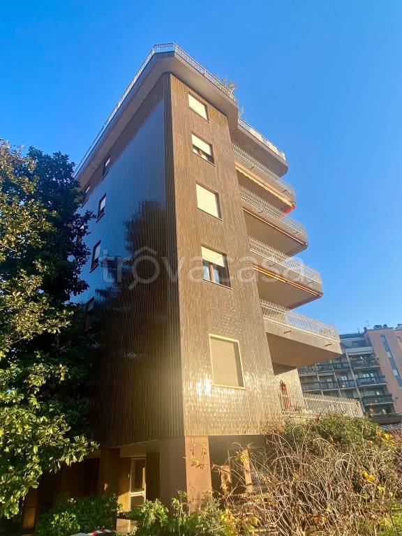 appartamento in vendita a Milano in zona Barona