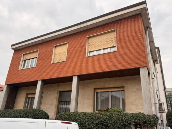 casa indipendente in vendita a Milano