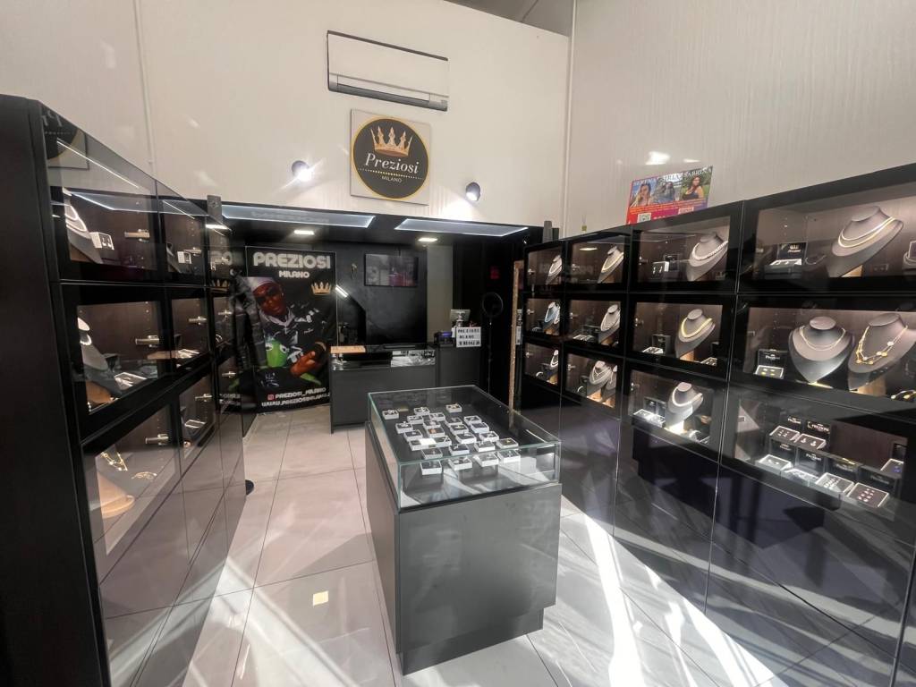 negozio in vendita a Milano in zona Centro Direzionale