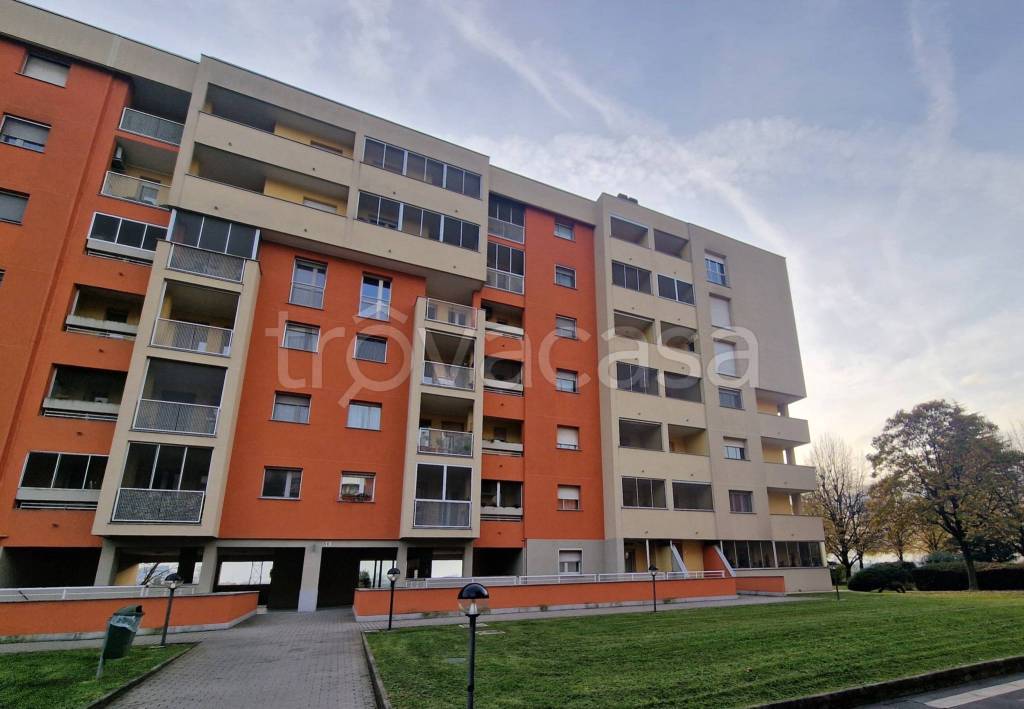 appartamento in vendita a Milano in zona Famagosta