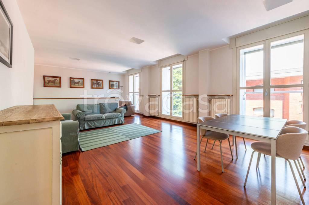 appartamento in vendita a Milano in zona Sempione