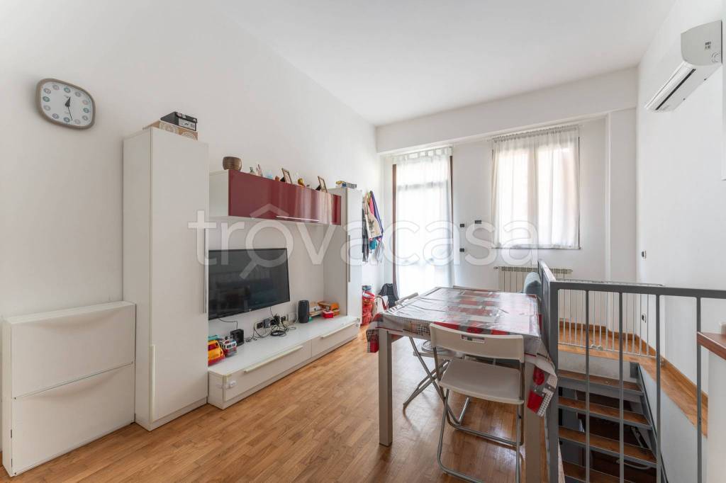 appartamento in vendita a Milano in zona Morivione