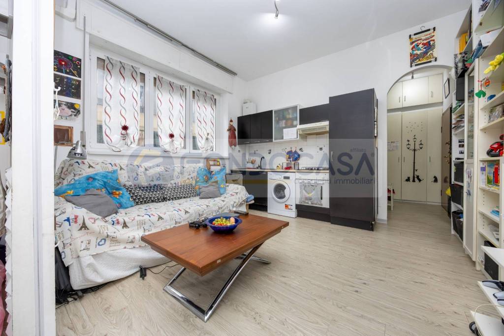 appartamento in vendita a Milano in zona Feltre