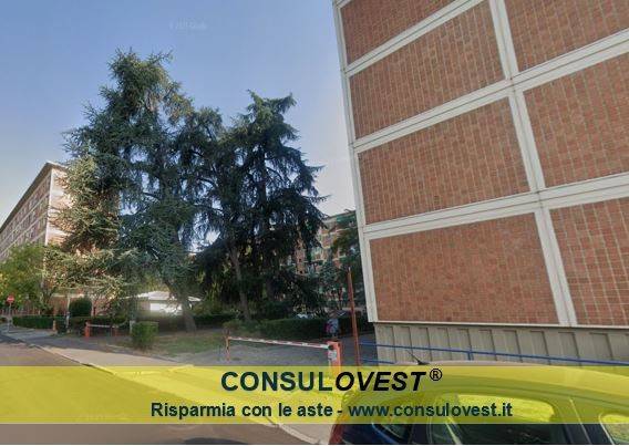 ufficio in vendita a Milano in zona Quartiere degli Olmi