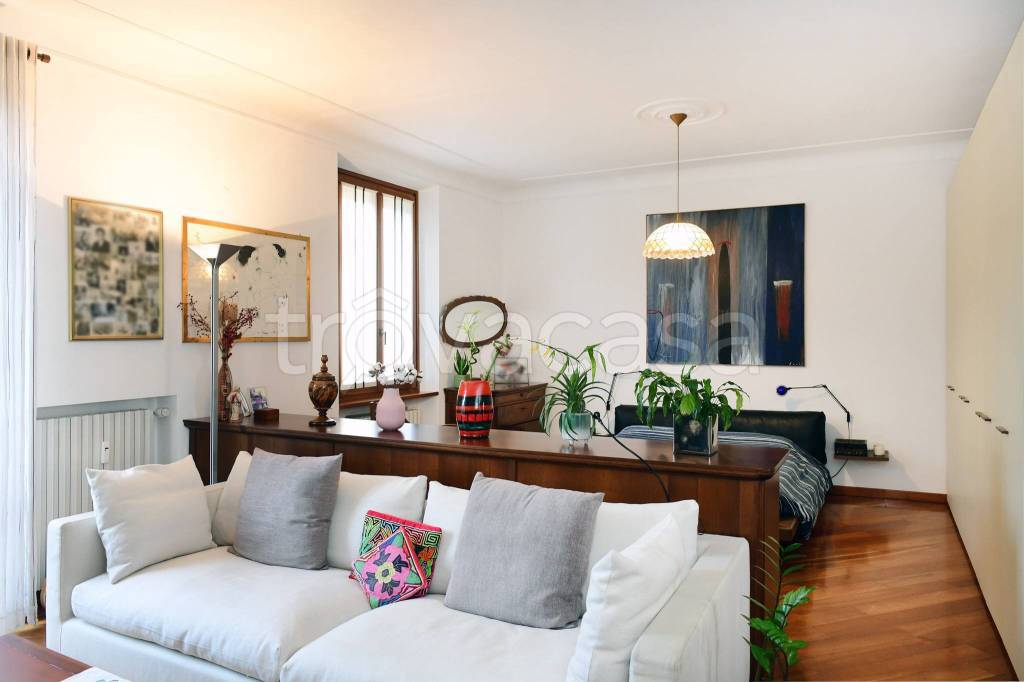 appartamento in vendita a Milano in zona Porta Garibaldi