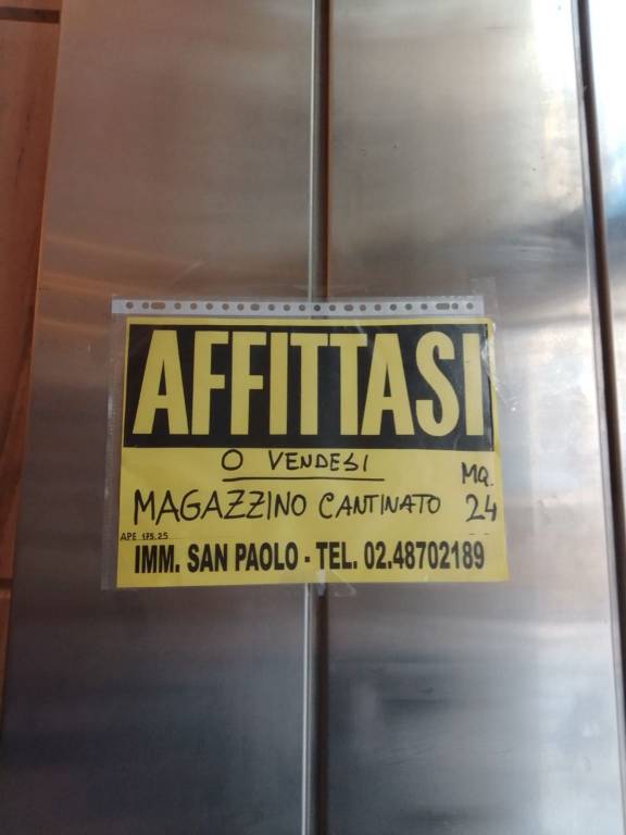 locale commerciale in vendita a Milano