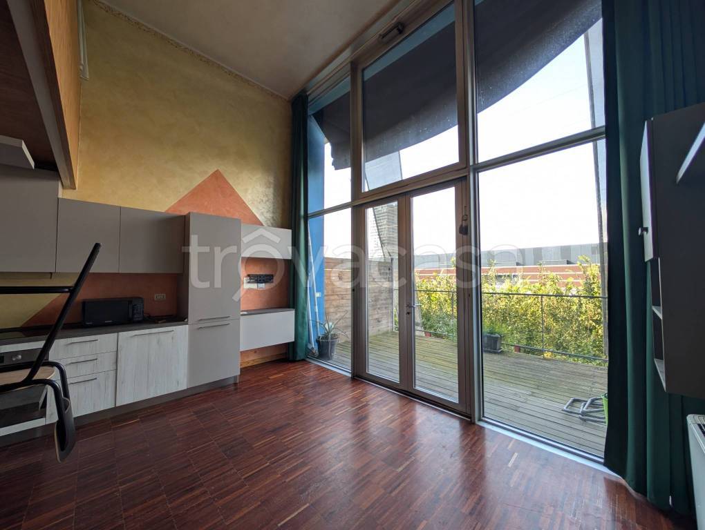 appartamento in vendita a Milano in zona Adriano