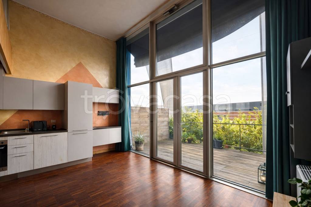 appartamento in vendita a Milano in zona Adriano