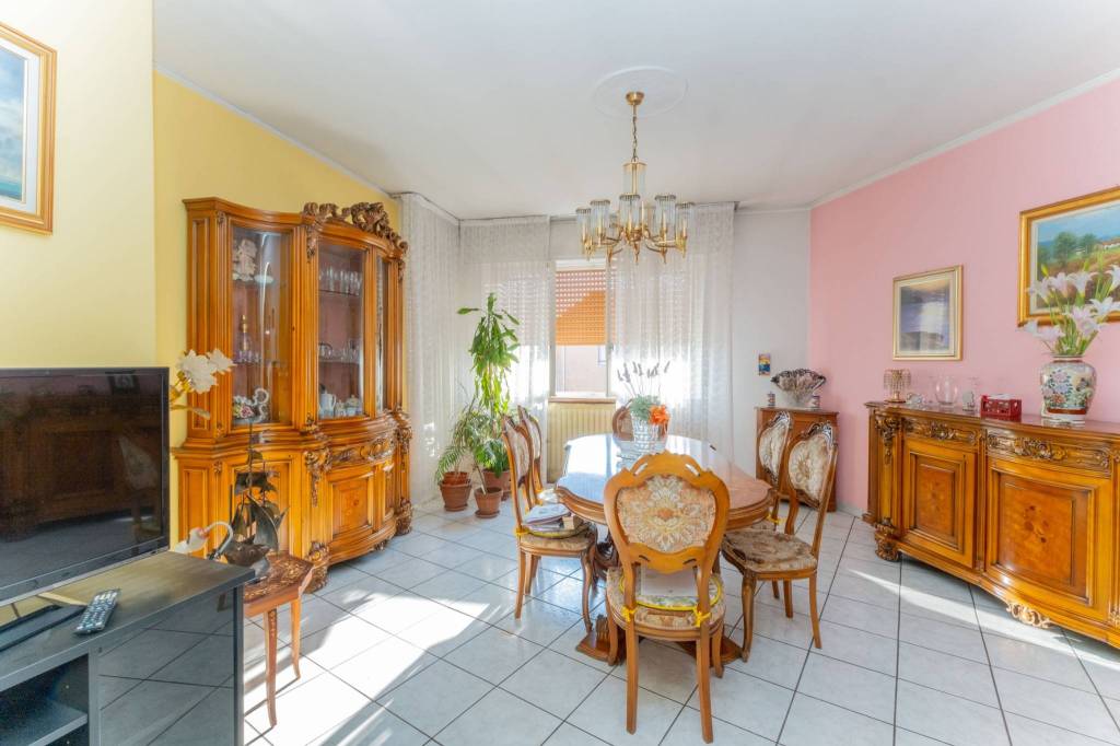 appartamento in vendita a Milano in zona Quarto Oggiaro