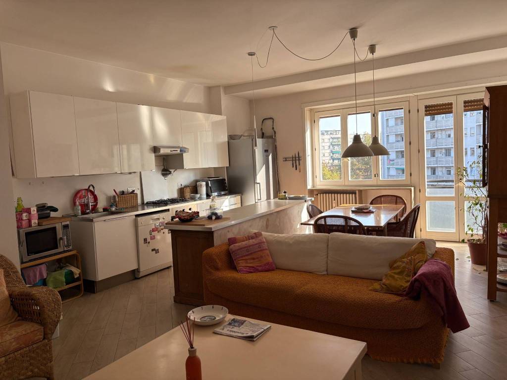 appartamento in vendita a Milano in zona Sempione