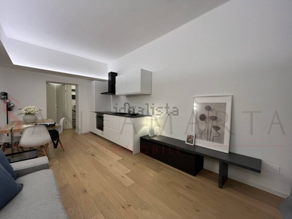 appartamento in vendita a Milano in zona Lorenteggio