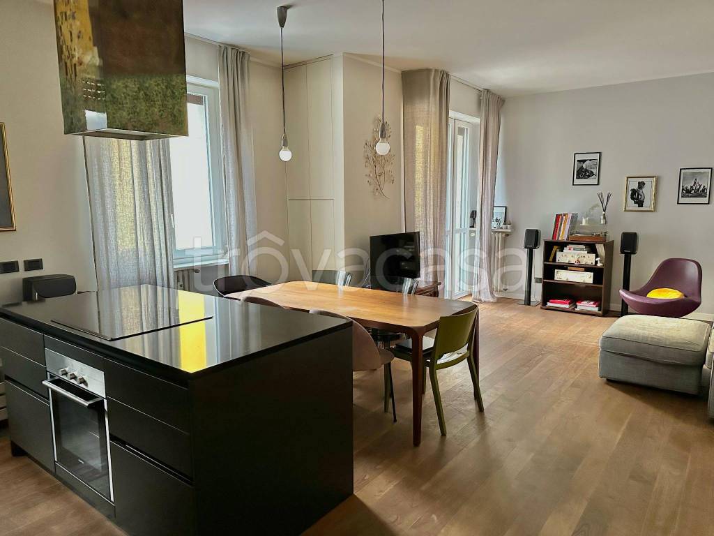 appartamento in vendita a Milano in zona Isola