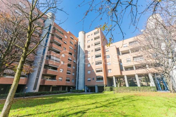 appartamento in vendita a Milano in zona Adriano