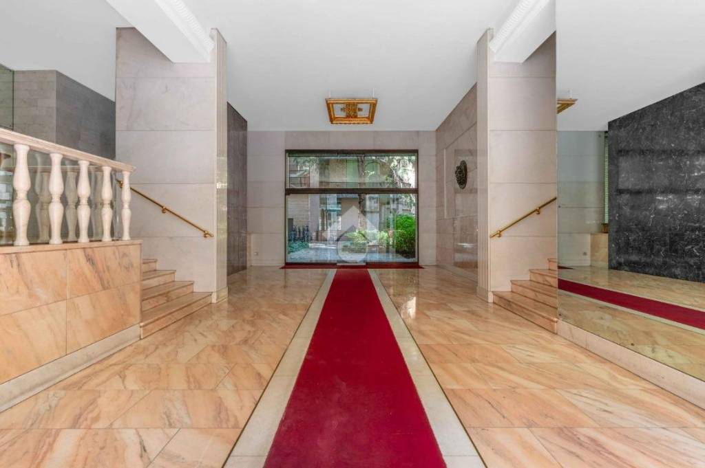 appartamento in vendita a Milano in zona Sant'Ambrogio