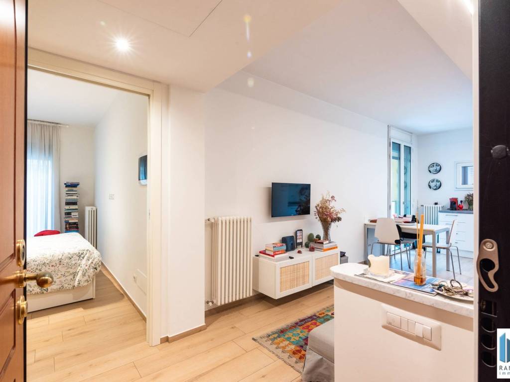 appartamento in vendita a Milano in zona Guastalla