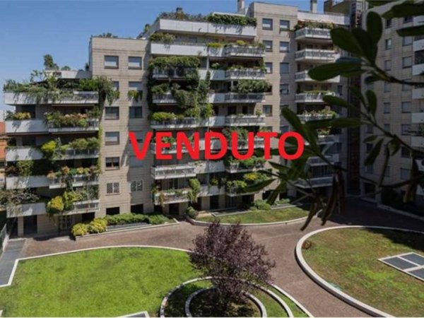 appartamento in vendita a Milano in zona Bocconi