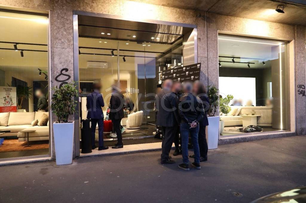 negozio in vendita a Milano in zona Famagosta