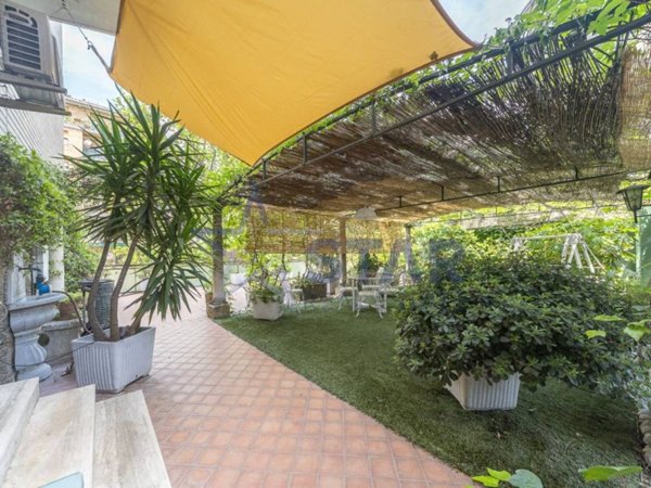 appartamento in vendita a Milano in zona Lorenteggio