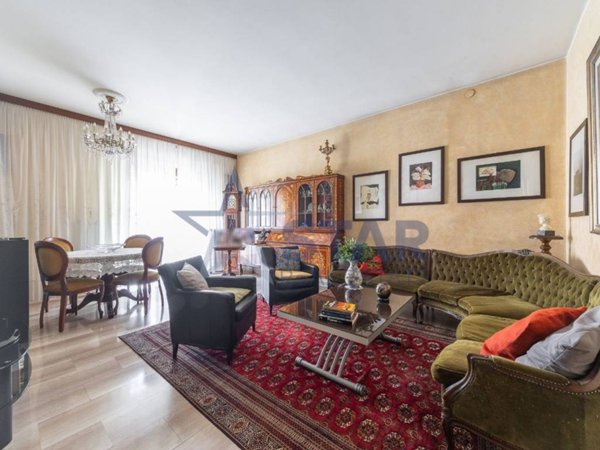 appartamento in vendita a Milano in zona Lorenteggio