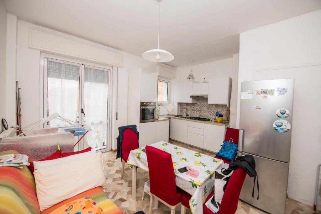 appartamento in vendita a Milano in zona Baggio