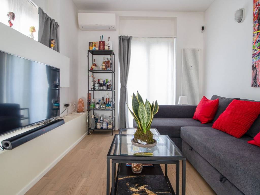 appartamento in vendita a Milano in zona Guastalla