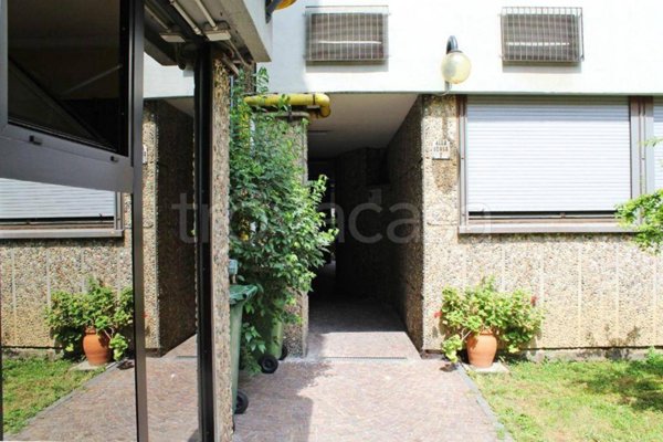 negozio in vendita a Milano in zona Porta Romana