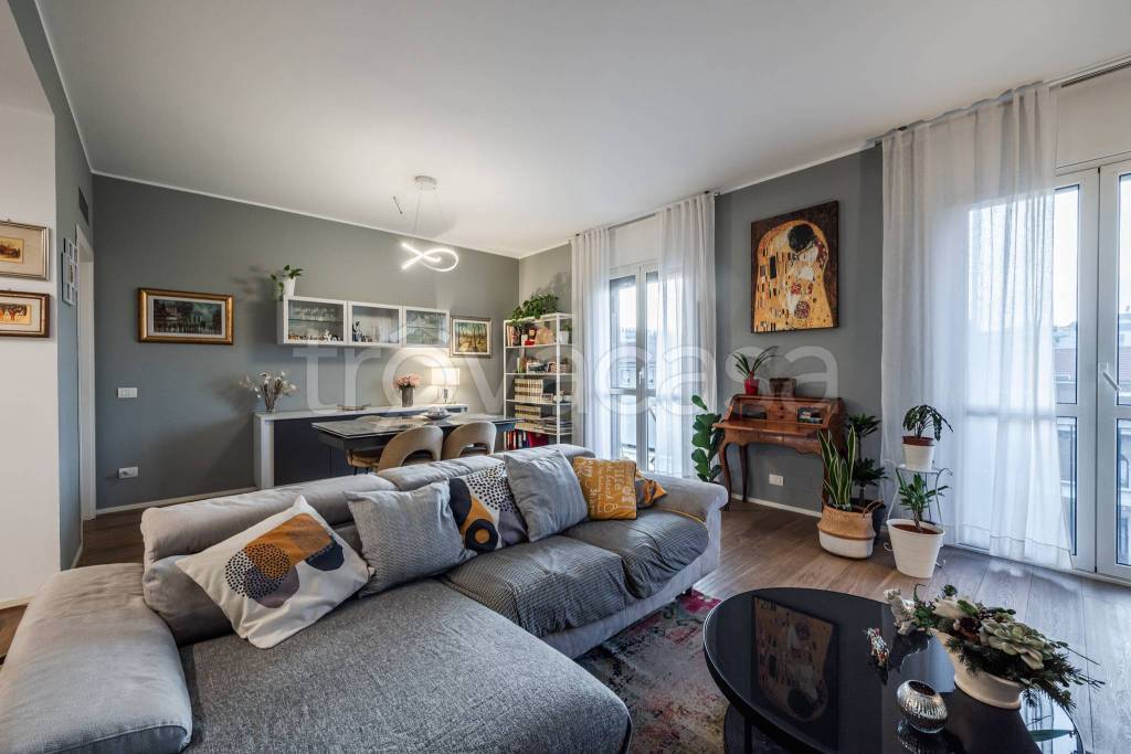 appartamento in vendita a Milano in zona Forlanini