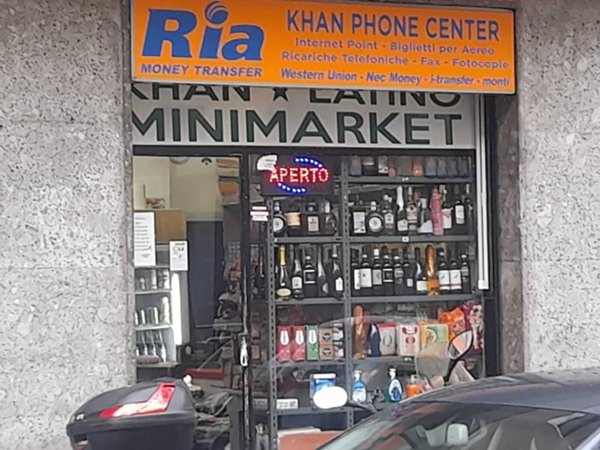 negozio in vendita a Milano in zona Famagosta