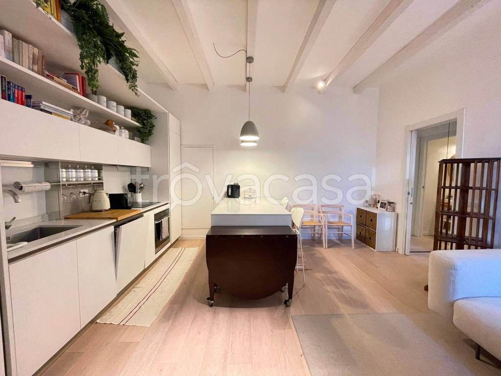 appartamento in vendita a Milano in zona Isola