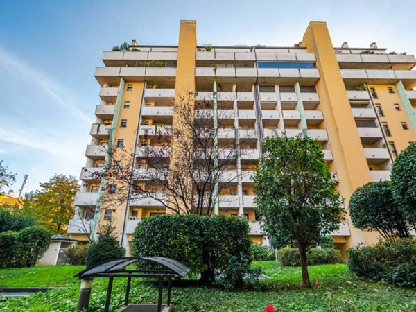 appartamento in vendita a Milano in zona Isola