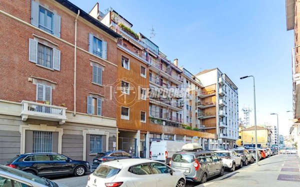 locale commerciale in vendita a Milano in zona Corvetto