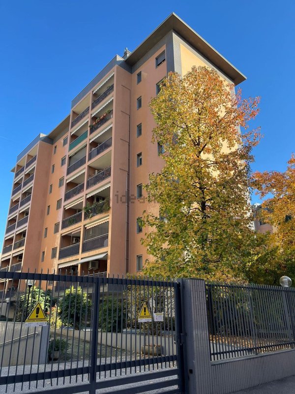 appartamento in vendita a Milano in zona Lorenteggio