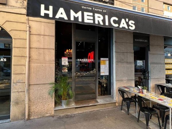 negozio in vendita a Milano in zona Porta Ticinese